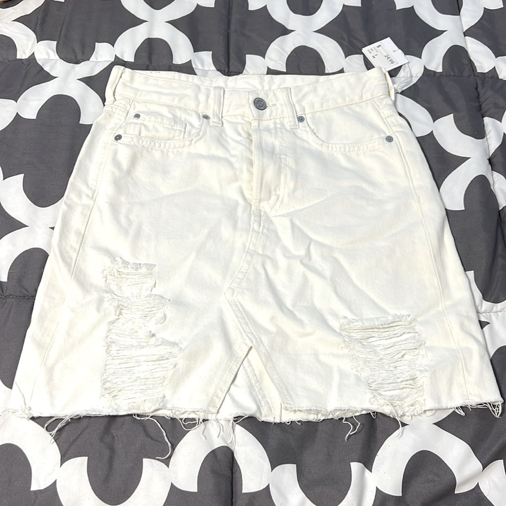 Very cute white jean skirt, new tag still on